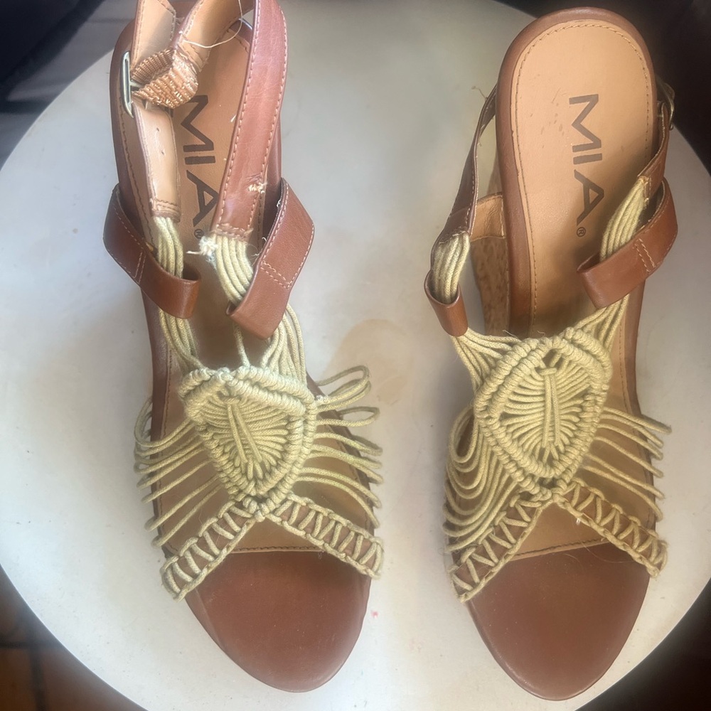 MIA Women's Tan and Cream Sandals